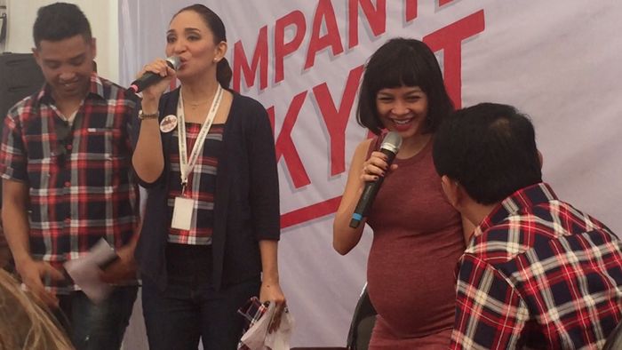 Sedang Hamil Besar, Andien Tetap Semangati Ahok