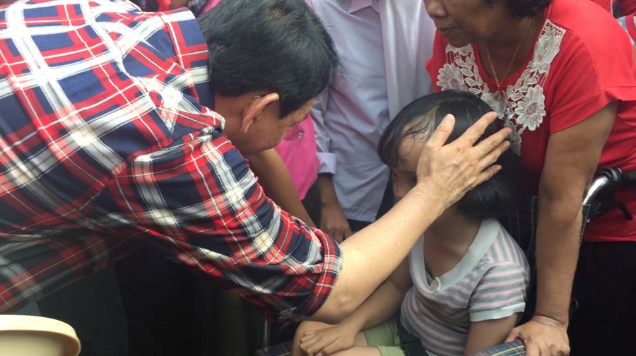 Ahok Berdoa Untuk Ayu, Warga Pulomas Barat