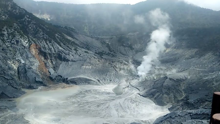Menelusuri Tangkuban Perahu yang Kemahalan untuk Turis