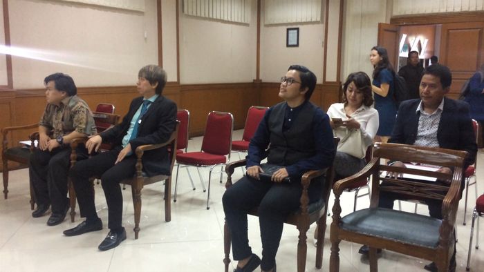 Aming-Evelyn Tak Hadiri Pembacaan Gugatan 