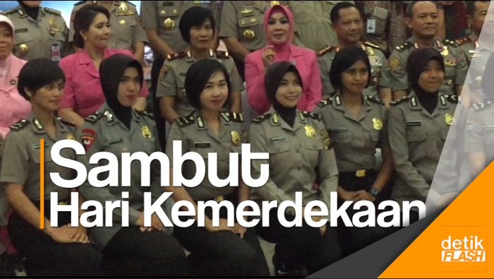 Mbak-mbak Polwan Ini Siap Taklukkan Puncak Carstenz