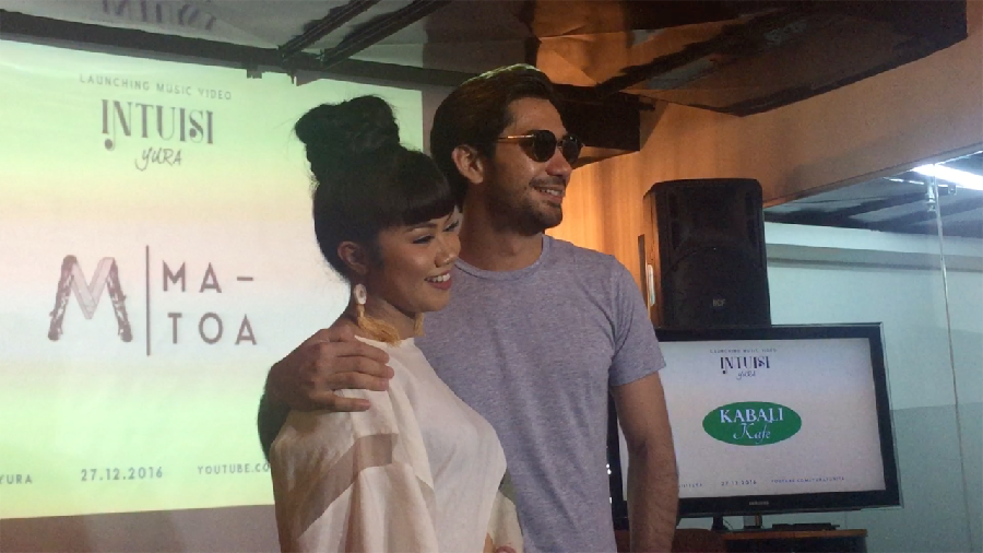 Yura Gandeng Reza Rahardian di Video Klip Intuisi