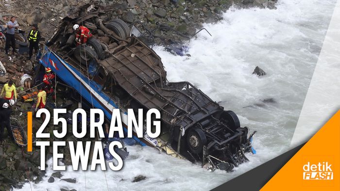 Bus Berpenumpang Terjun dari Jurang Ketinggian 100 Meter