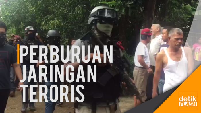 Tim Densus 88 Geledah Rumah Terduga Teroris di Cipayung