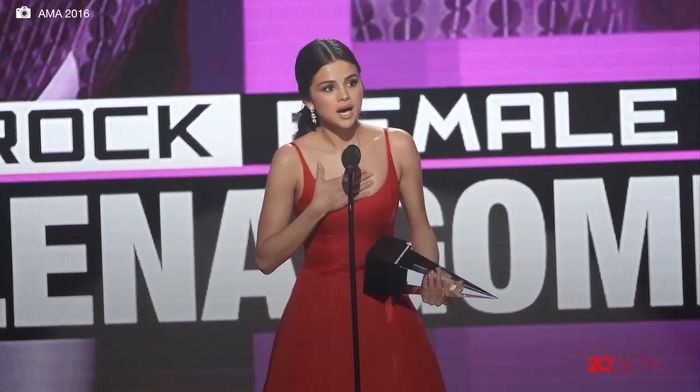 Justin Bieber dan Selena Gomez Jadi Penyanyi Terfavorit AMA 2016