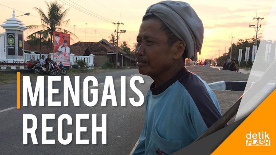 Mengais Receh Berlatar Kisah Mistis di Jembatan Sewo 