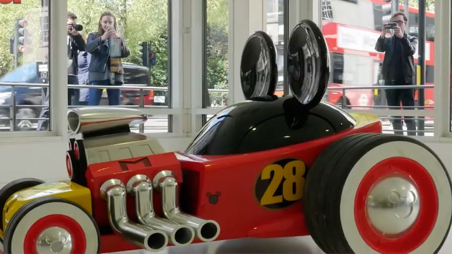 Penampakan Mobil Mickey Mouse yang Lucu di London