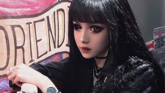 Cantiknya Kina Shen, ‘Boneka Hidup’ yang Populer di Instagram