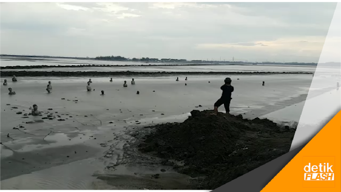 Mengais Rezeki di Danau Lumpur Lapindo