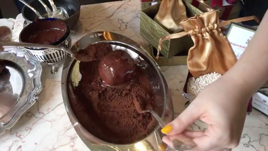 Coba Tebak Berapa Harga Cokelat Ini?