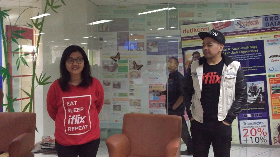 Aksi Sulap Bow Vernon di Kantor detikcom