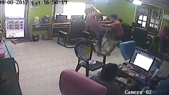 Video Ular Terbang di Warnet Hebohkan Netizen