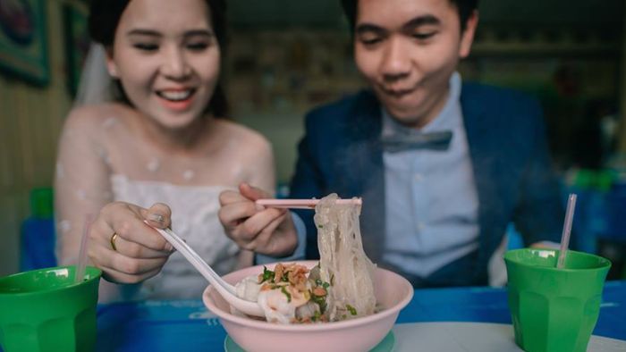 Uniknya Foto Prewedding Ala Pasangan Foodies Ini