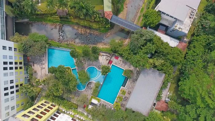 Aston Bogor, Hotel yang Dibelah oleh Sungai 