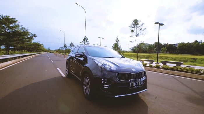 Mengendarai SUV Berdesain Sporty