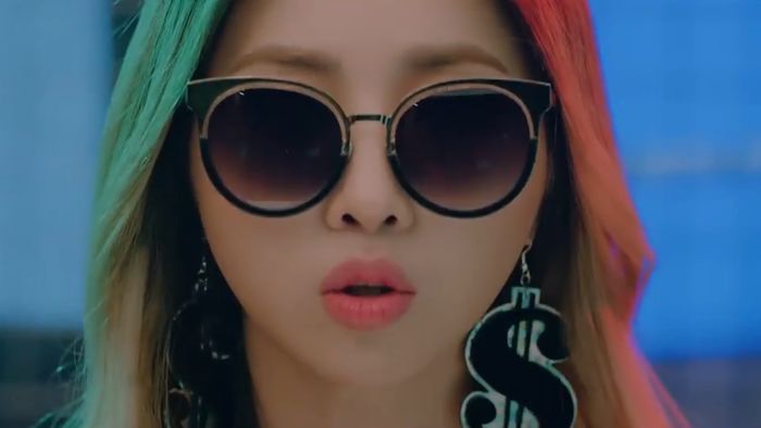 Rasa YG dan 2NE1 di Lagu Debut Solo Minzy