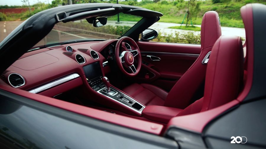 Melesat dengan Impresi Kemewahan Porsche 718 Boxster S