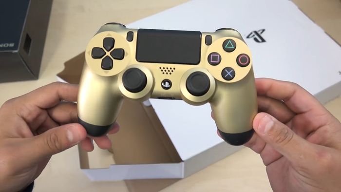 PS4 Edisi Emas, Berapa Ya Harganya?