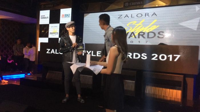 Tara Budiman Raih Male Style Star of the Year di Zalora Awards 2017