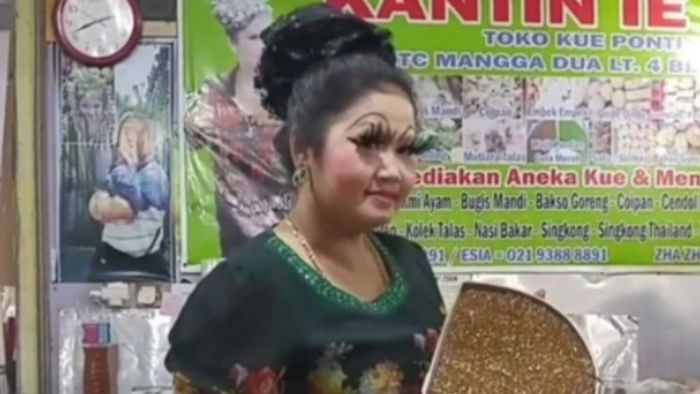 Viral! Bulu Mata Pemilik Warung Ini Cetar Membahana