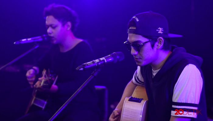 Friday Bawakan Anak Sekolah dan Closer Secara Akustik