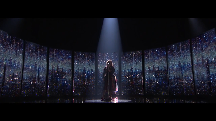 Adele Ngumpet di Dalam Boks Demi Konser di Sydney