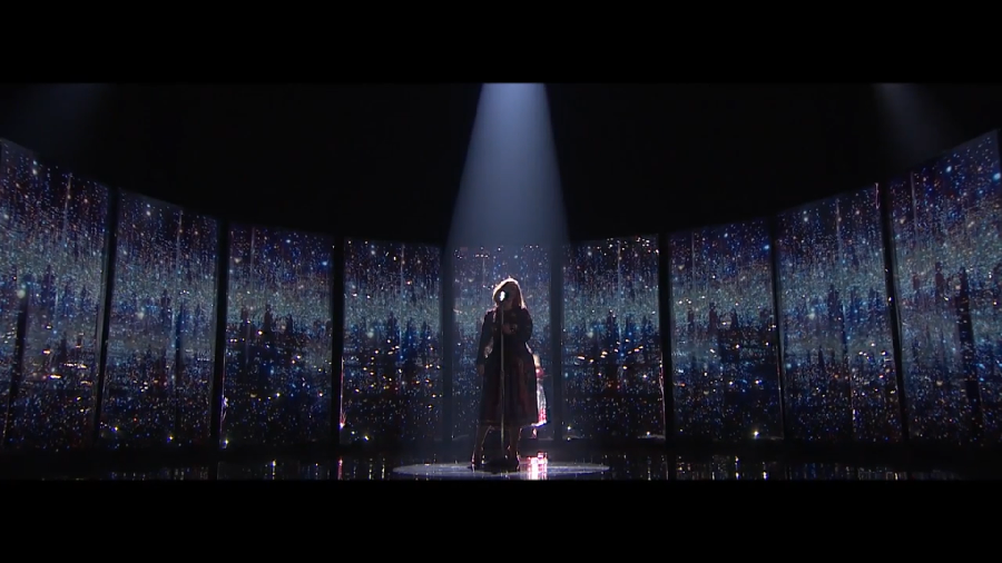 Adele Ngumpet di Dalam Boks Demi Konser di Sydney