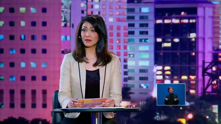 Gaya Chic Ira Koesno di Debat Cagub-Cawagub DKI Jakarta