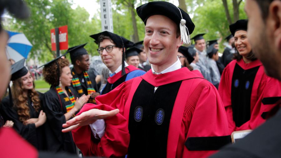 Selamat! Mark Zuckerberg Akhirnya Wisuda