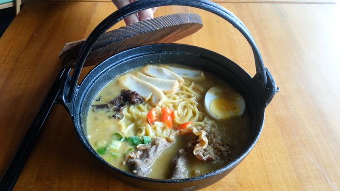 Ramen Lezat dan Dessert Segar di NoMiNoMi Delight