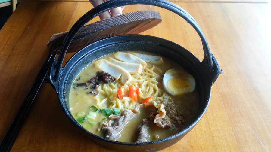 Ramen Lezat dan Dessert Segar di NoMiNoMi Delight