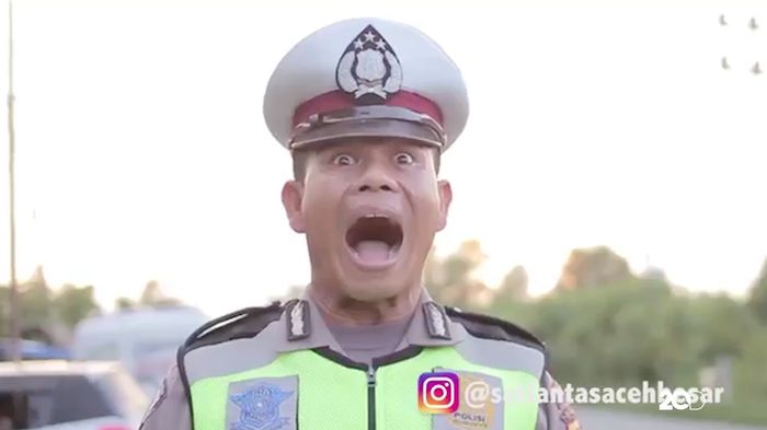 Gaya Kocak Polisi Aceh ini Viral