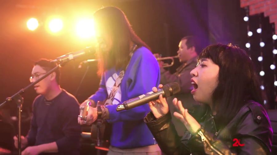 Penampilan Pandai Besi Nyanyikan Lagu Hujan Jangan Marah