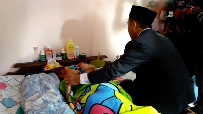 Video Haru Cawalkot Sungkem ke Ibunya yang Sakit