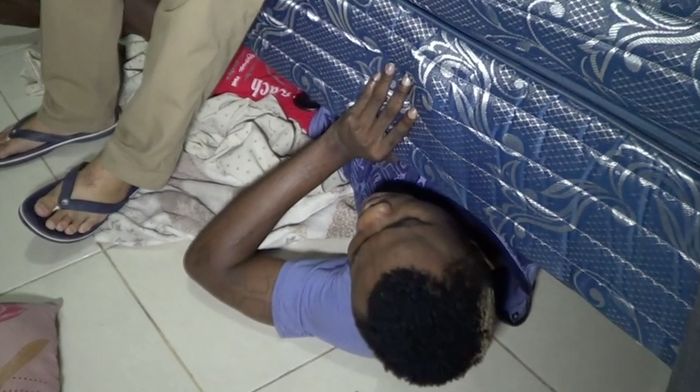 Cara Lucu WN Nigeria Hindari Razia