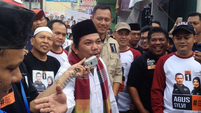 Ciat! Kala Agus Dihadang Palang Pintu