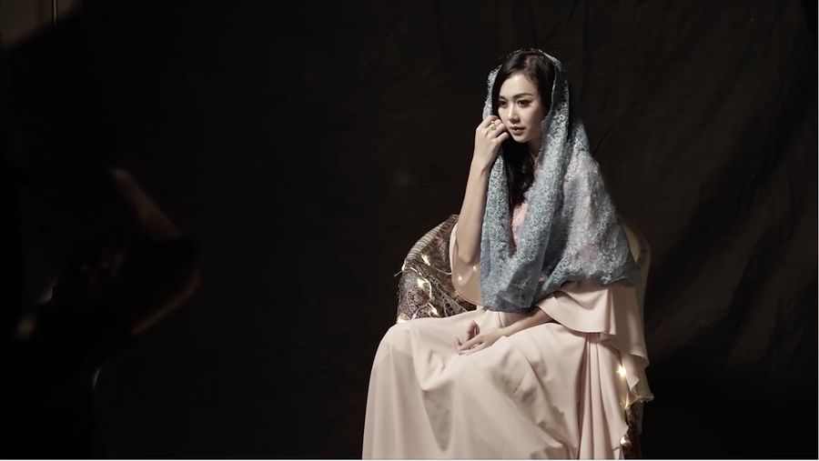 Celeb Of The Month : Photoshoot Aura Kasih  