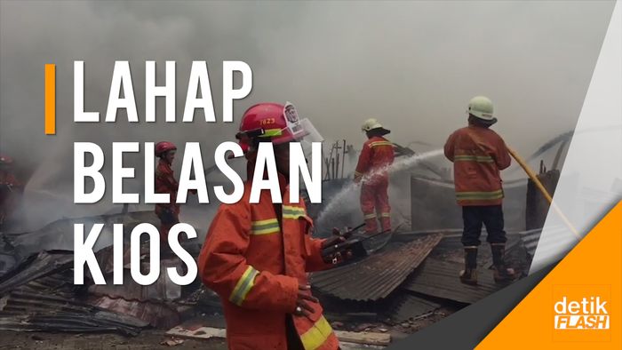 Belasan Kios di Kawasan Industri Pulogadung Ludes Terbakar