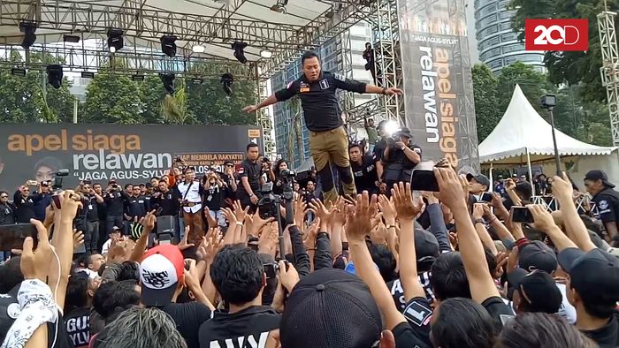 Agus Yudhoyono yang Keranjingan Stage Dive