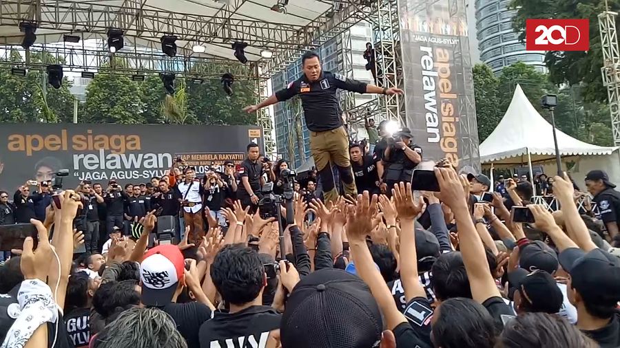 Agus Yudhoyono yang Keranjingan Stage Dive