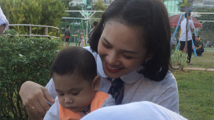 Andien Biasakan Anaknya Membaca Sejak Dini