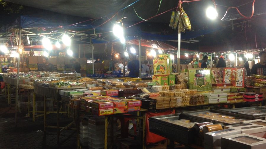 Kata Para Pedagang Soal Fenomena Artis Jualan Kue