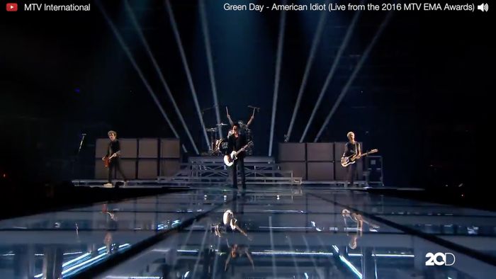 Aksi Penolakan Green Day Terhadap Donald Trump