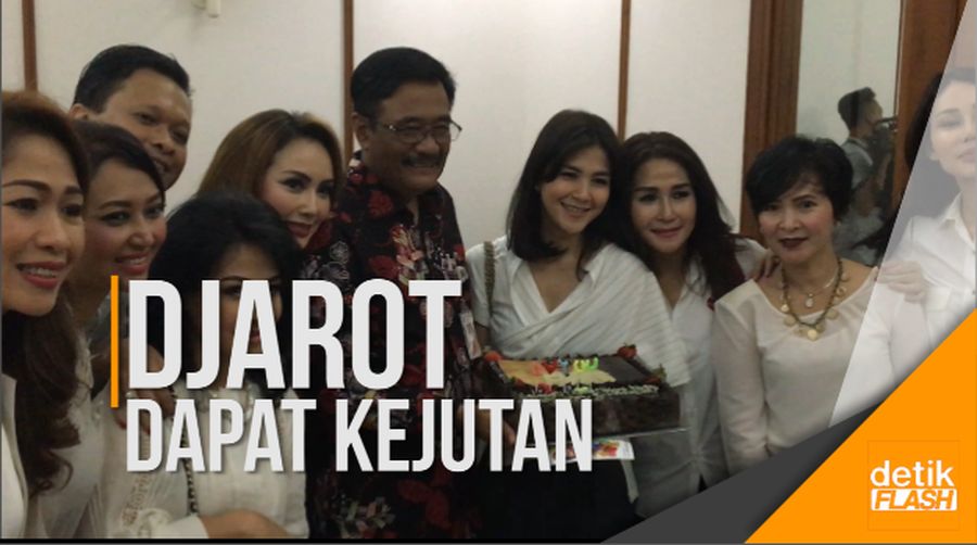 Senangnya Djarot Dapat Kejutan Ultah dari Relawan 