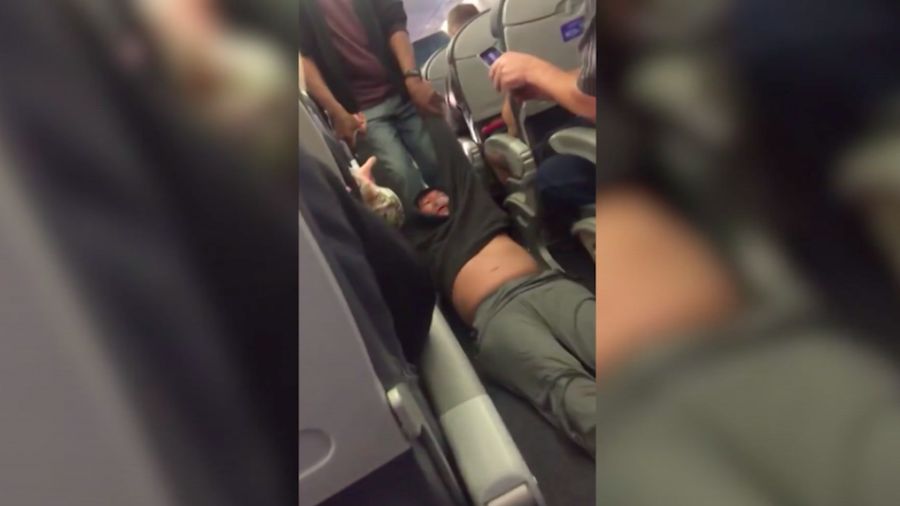 Penumpang United Airlines yang Diusir Tempuh Jalur Hukum