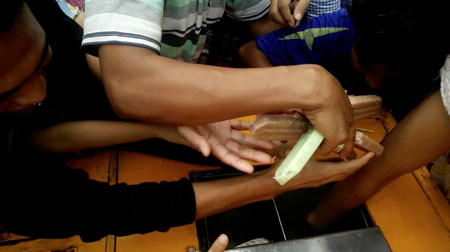 Blusukan, Ahok Borong Es Goyang