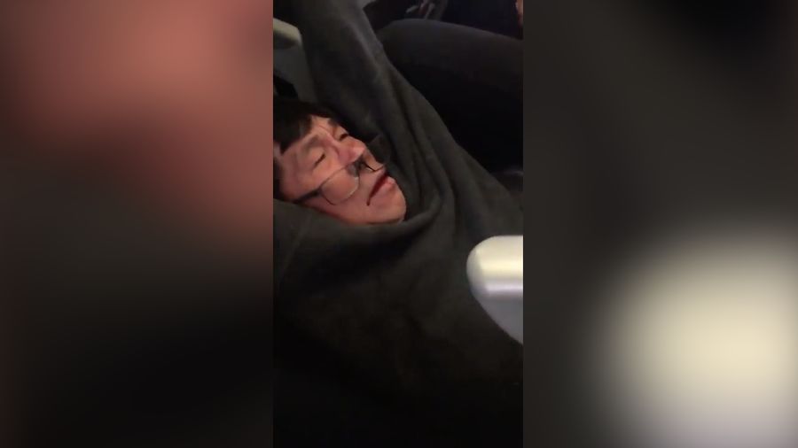 Netizen Kecam United Airlines Lewat Beragam Meme