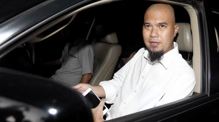 Ahmad Dhani Diperiksa Polisi, Mulan Setia Menemani