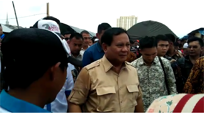 Prabowo Kampanye untuk Anies-Sandi di Kampung Akuarium
