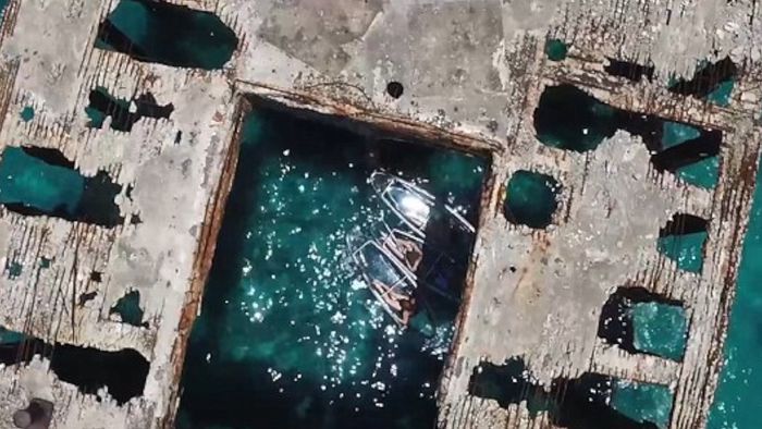 Melongok Bawah Laut dari Atas Kano Transparan